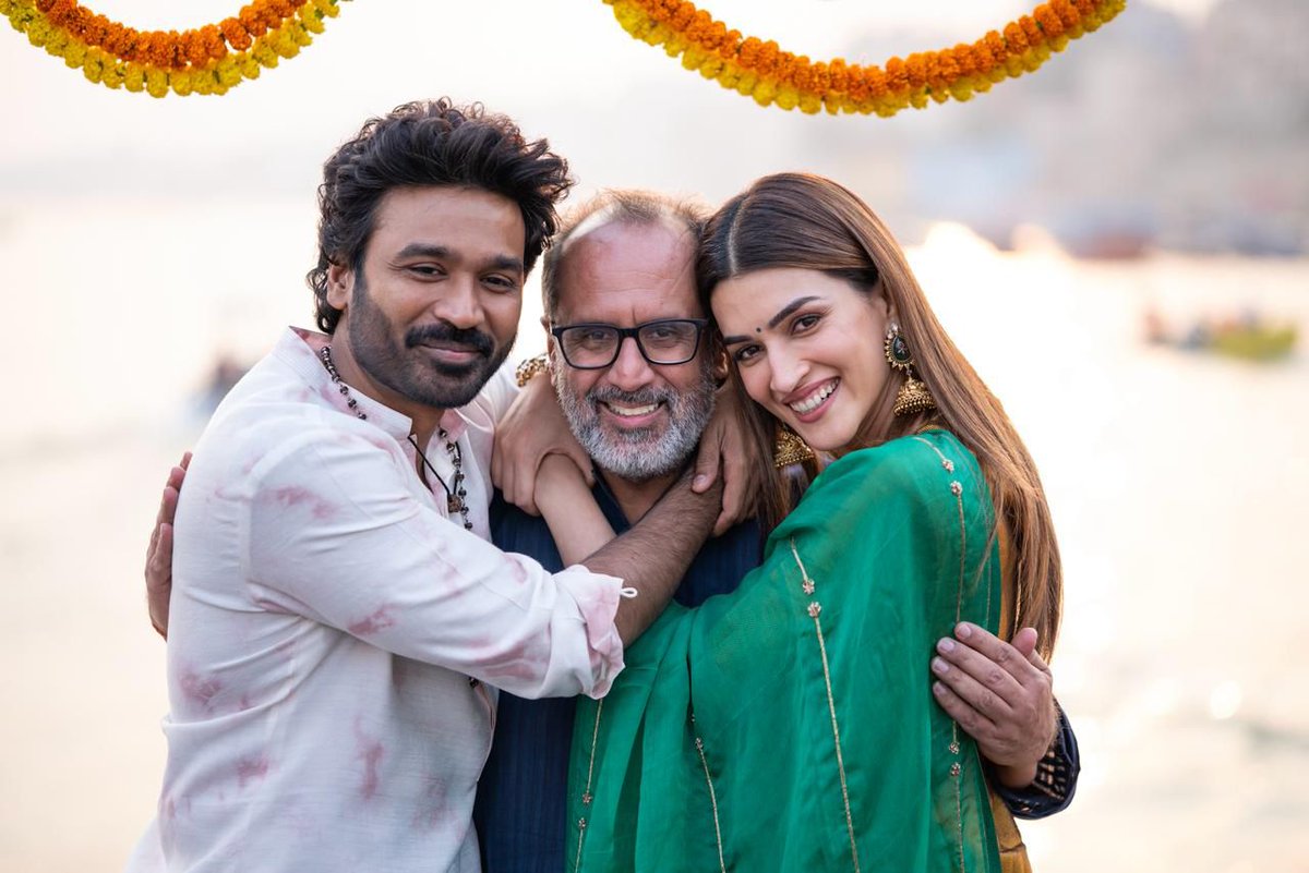 Dhanush Recreates Kundan’s ‘Raanjhana’ Scene, Performs Ganga Aarti with Kriti Sanon in Varanasi