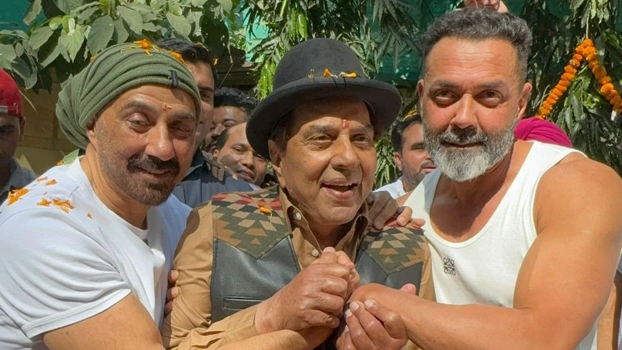 Sunny Deol and Bobby Deol to Visit Dharmendra’s Farmhouse on His 90th Birthday; Gates to Open for Fans